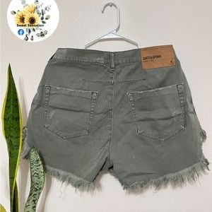 I bought it very small.
It is ideal for your summer days.